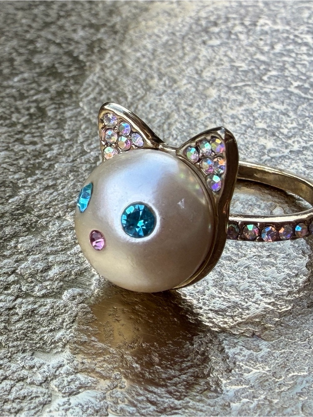 Vintage Betsey Johnson Pearl Cat Ring with Blue and Pink Crystals *NWOT